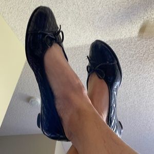 Stuart waitzman classic shiny leather